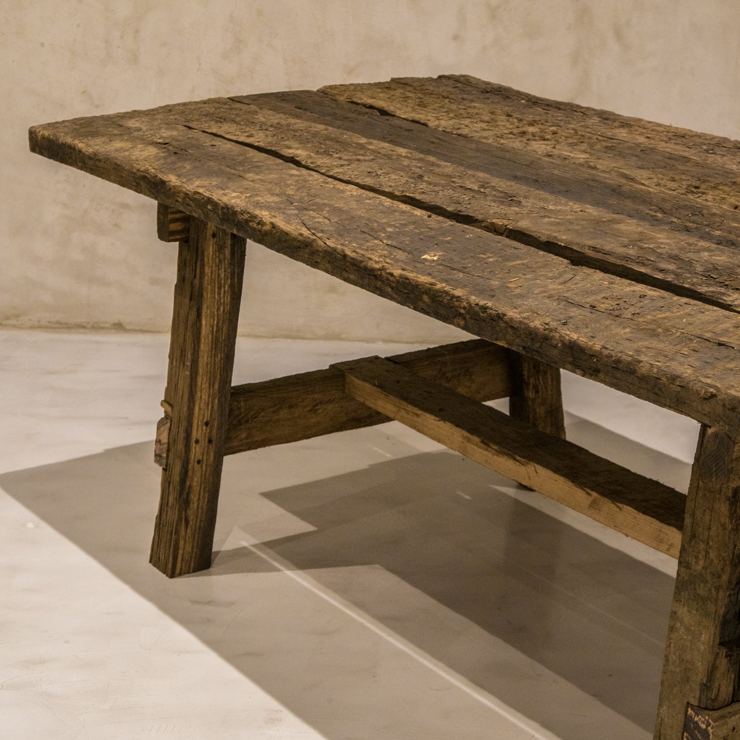 Mesa de comedor de madera vintage de 2.00 x 1.00 mts – Prisma Muebles