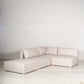 Vista general de Sala modular color beige, fabricada de 4 módulos de 1x1 (1 esquinero, dos módulos con respaldo y 1 ottoman). Ideal para tu sala de casa de playa. Encuéntrala en Prisma, mueblería en Cancún, Playa del Carmen y Tulum.