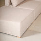 Vista detalle de ottoman de Sala modular color beige, fabricada de 4 módulos de 1x1 (1 esquinero, dos módulos con respaldo y 1 otomán). Ideal para tu sala de casa de playa. Encuéntrala en Prisma, mueblería en Cancún, Playa del Carmen y Tulum.